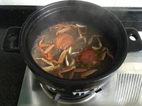 煮至沸腾后再转小火煮3-5分钟即可，可以撒上适量葱花点缀一下；
