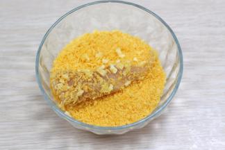 最后再裹上面包糠；