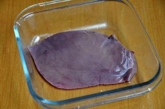 选择一块好的猪肝。