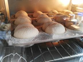 放进预热好的烤箱中层，200度，烤制10分钟