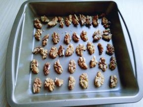 依次摆放再烤盘里。