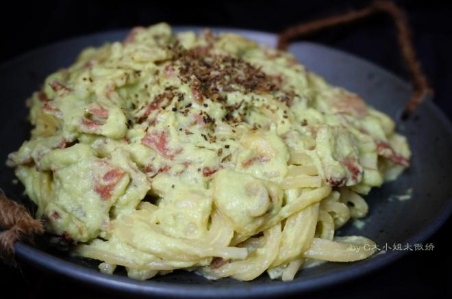 牛油果培根意面