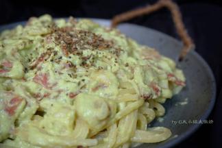 最后磨一些黑胡椒即可