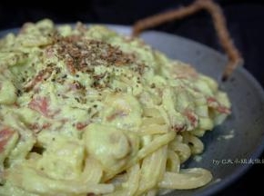 最后磨一些黑胡椒即可