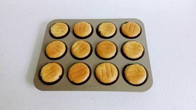 我是头天晚上做的，怕表面太干，倒扣放置在晾网上