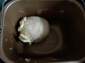 再加入黄油，继续揉15分钟。