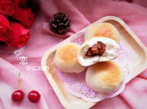 樱桃黄金酥馅小餐包。