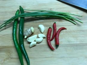准备好配料。