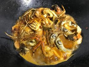 加适量的水，用少许盐调味。