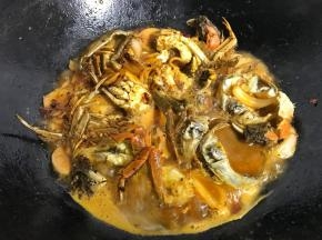 加适量的水，用少许盐调味。