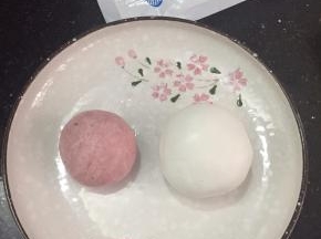 慢慢加入揉成团。