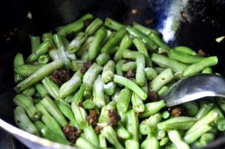 5、加入适量的盐，