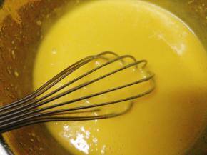 拌好蛋黄糊