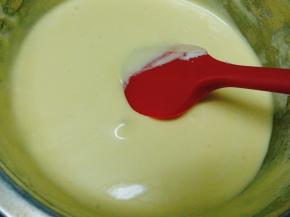 用翻拌手法，混合均匀