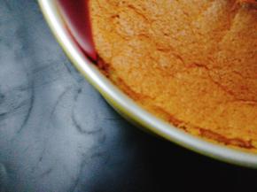 用脱模刀轻轻划一圈，即可脱模