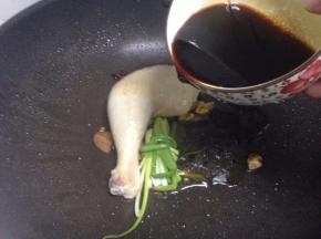 加入调好的酱汁