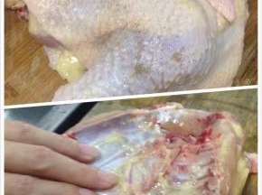 先把鸡洗净，撒少许的盐，胡椒粉在鸡身内，充分的抹匀，腌制半小时。