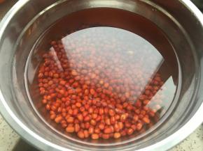 干红豆200克加凉水浸泡12小时左右