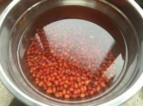 干红豆200克加凉水浸泡12小时左右