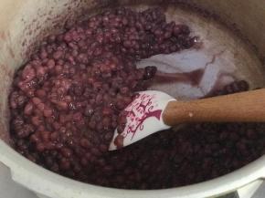 基本上出锅的豆子都软烂。而且汤汁非常少