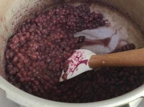 基本上出锅的豆子都软烂。而且汤汁非常少