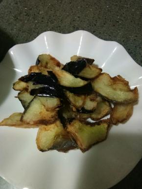 炸成如图金黄色捞出