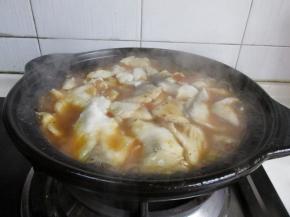 慢炖约10分钟，加盐调味即可。