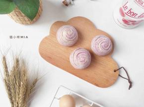 放入已预热好的烤箱中层，165度烘焙28分钟，出炉就可以吃了