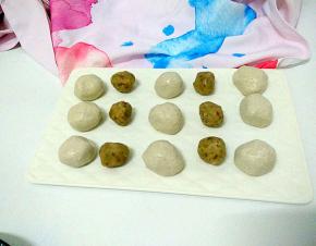 分成30克一份，馅15克一份。