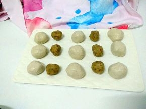 分成30克一份，馅15克一份。