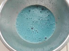 用打蛋器打发均匀