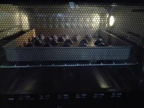 烤箱预热，上下火170度，25分钟（请根据自己烤箱实际温度操作）