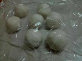 依次包好，盖保鲜膜醒发10分钟