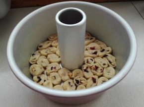 均匀摆放学厨七寸中空模具中