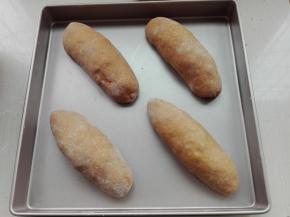 自上而下依次卷起，放入烤盘中，我用的是学厨28*28的方盘