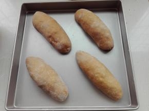 自上而下依次卷起，放入烤盘中，我用的是学厨28*28的方盘