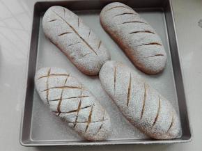 表面筛粉，割出自己喜欢的纹路