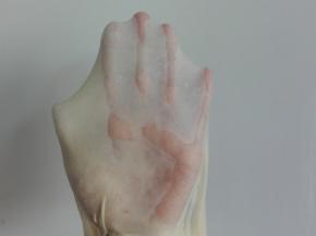 取出面团，已经可以非常完美的手套膜了