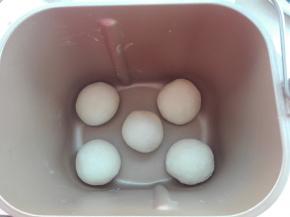 封口朝下，包好五个，分别如图摆放