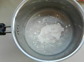 先制作汤种，水同高粉混合