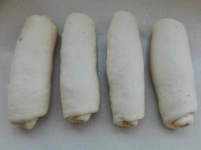 依次卷好，捏紧收口