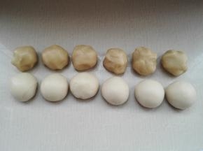 水油皮同油酥分别等分六份，盖保鲜膜，水油皮醒发15分钟