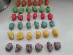 继续将每个颜色油酥等分六份