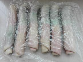 依次卷好，盖保鲜膜醒发15分钟