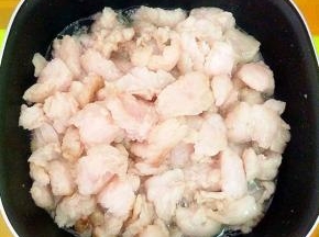 先用大火熬出油