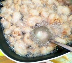 再装入熬好的猪油即可