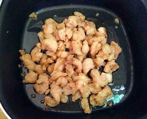 剩下的油渣也很好吃呢，又香又脆，小的时候经常偷偷的拿着吃。