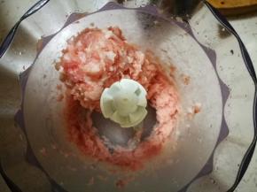 放入料理机打成肉沫