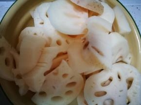 藕去皮洗净切片