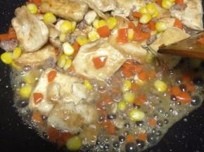 最后加入淀粉水大火收汁，即可出锅（如味道淡了可以加少许盐）